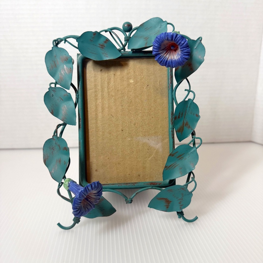 VINTAGE MORNING GLORY METAL PICTURE FRAME PHOTO LEAVES FLOWERS 5x3.5 DENNIS EAST